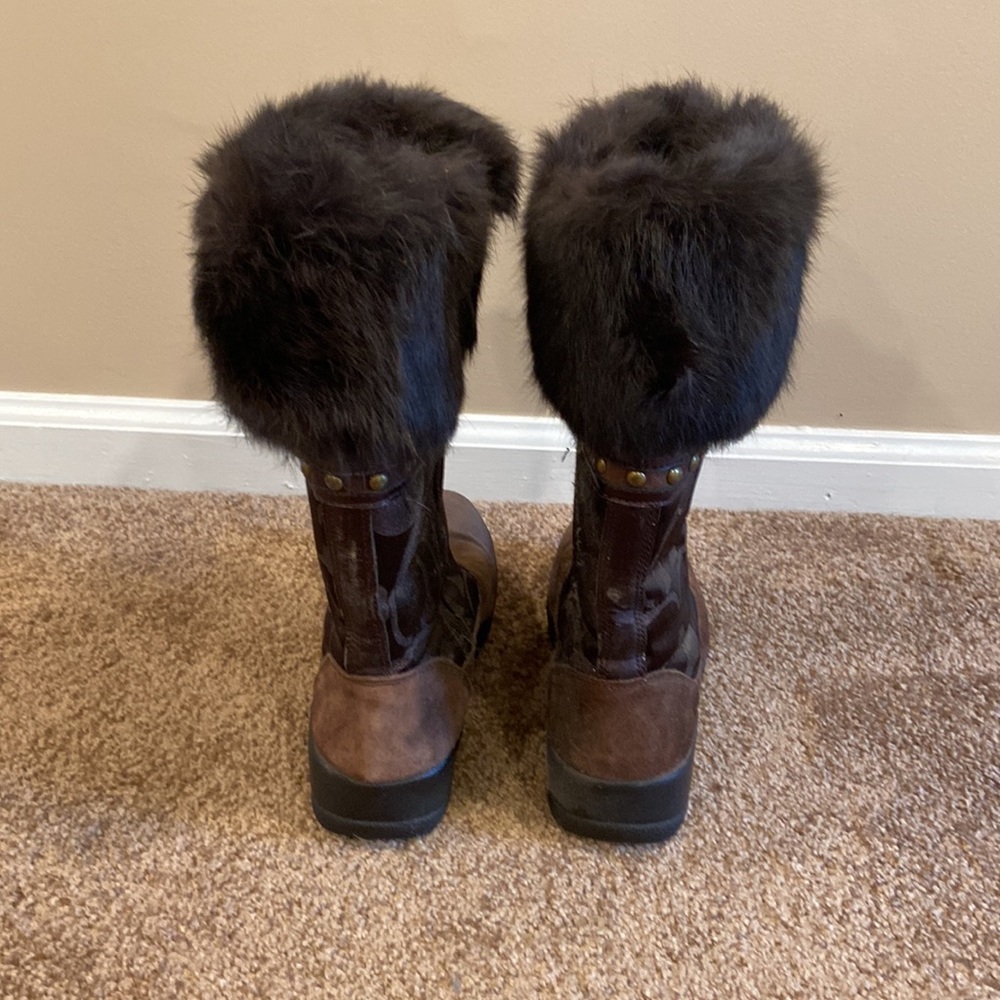 Excellent Condition. Never worn. Coach Fur Boots - Brown size 7.5 - Picture 3 of 5